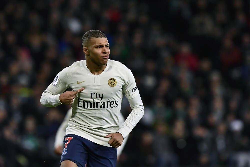 冲击首冠！U23国足vs日本首发：王钰栋、向余望领衔，徐彬、李镇全先发！